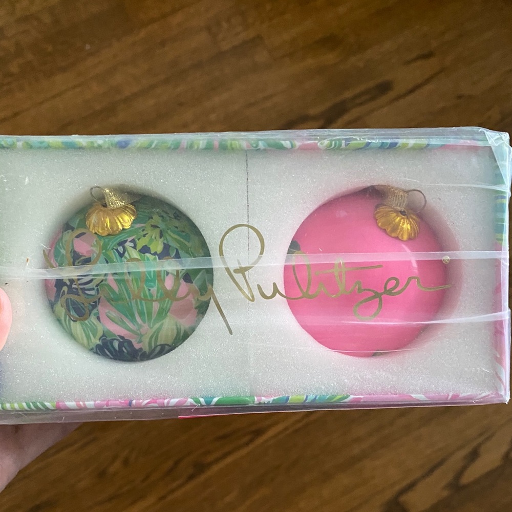 NEW IN BOX Lilly Pulitzer ornament set